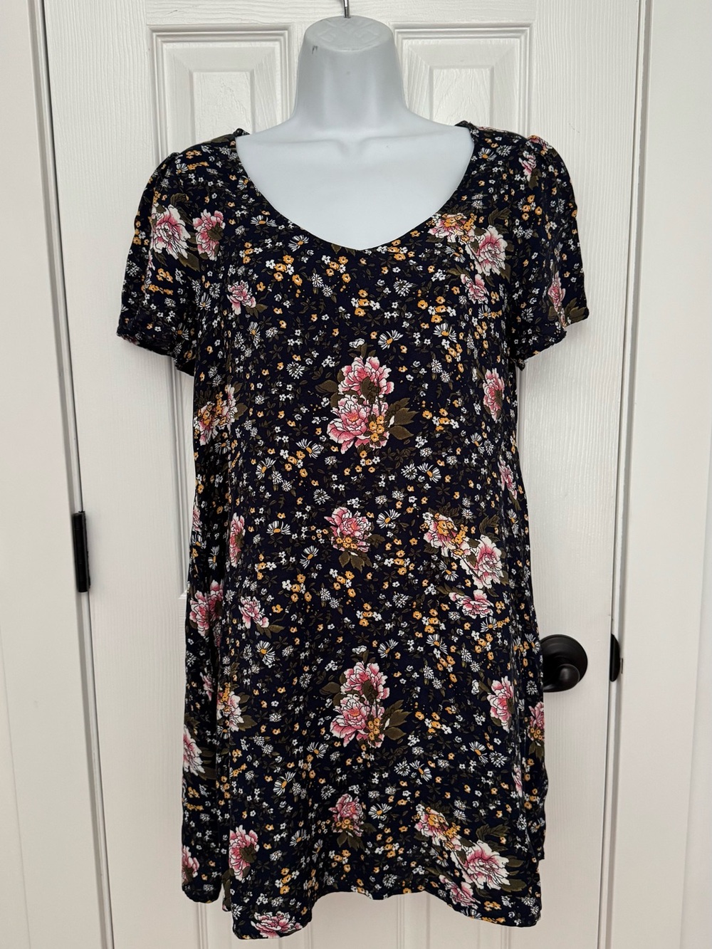 hinge Floral Scoop Neck Short Sleeve Dress
